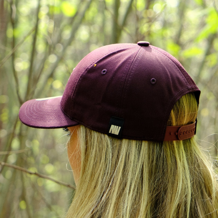 Casquette à base de fleur de marguerite danoise rouge