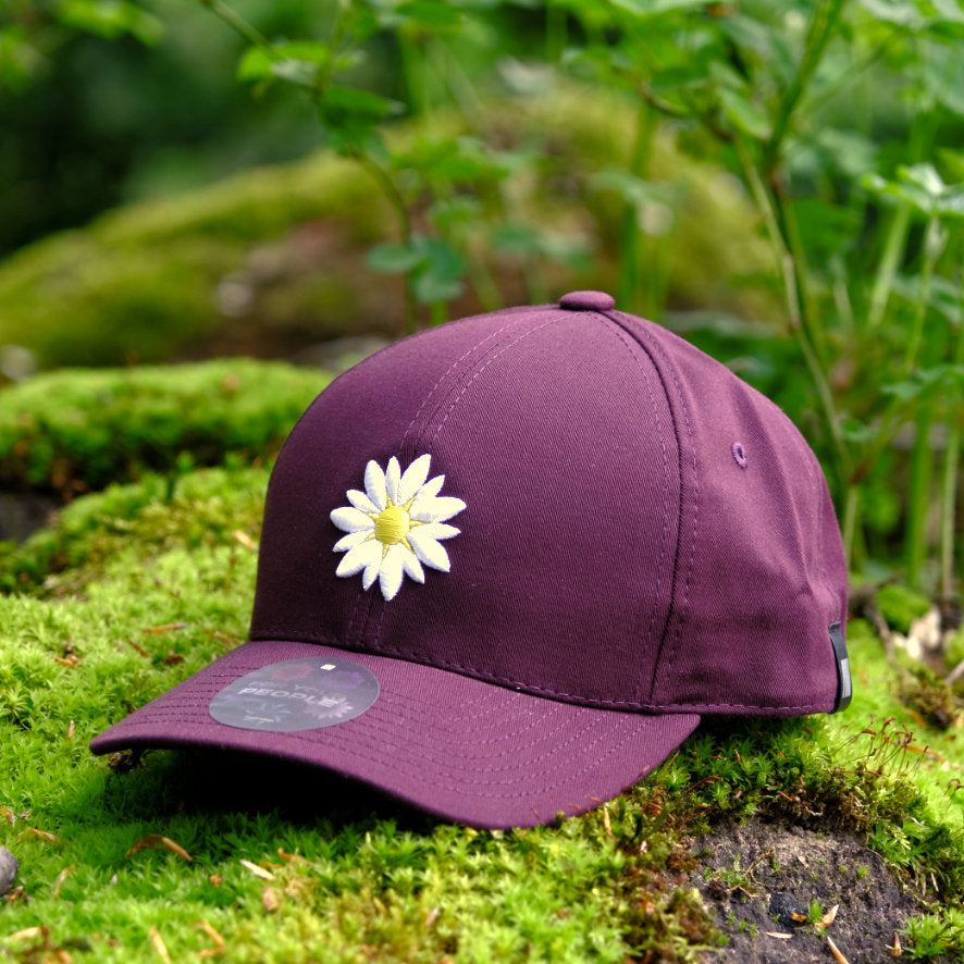 Casquette à base de fleur de marguerite danoise rouge